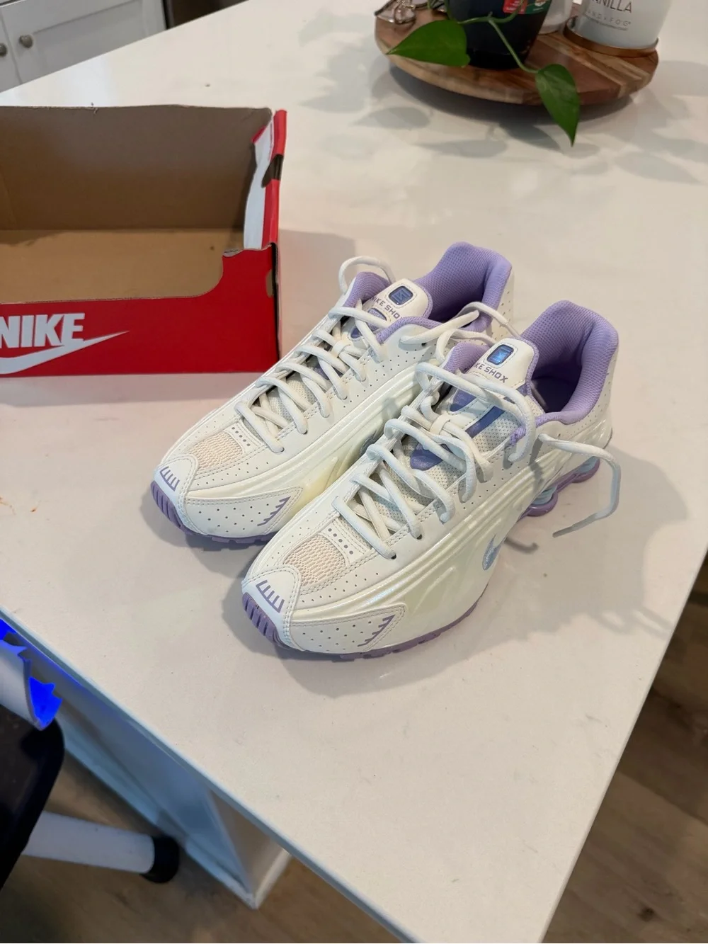 Nike Kids Shox Sneakers in White and Light Purple
